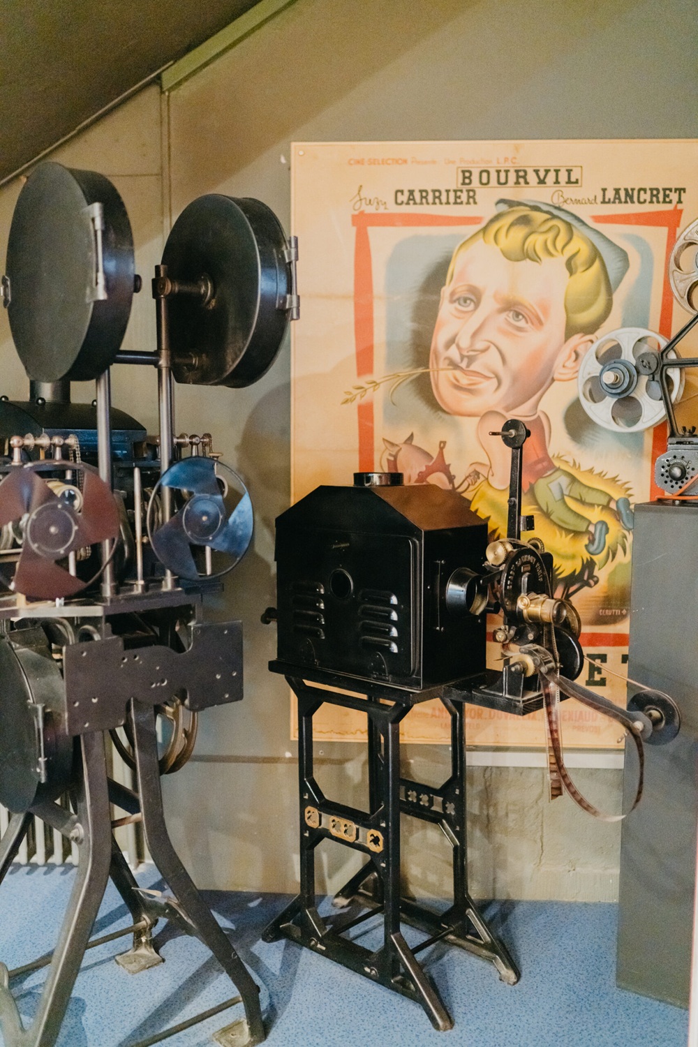 Vue détail vieux projécteur du Vox