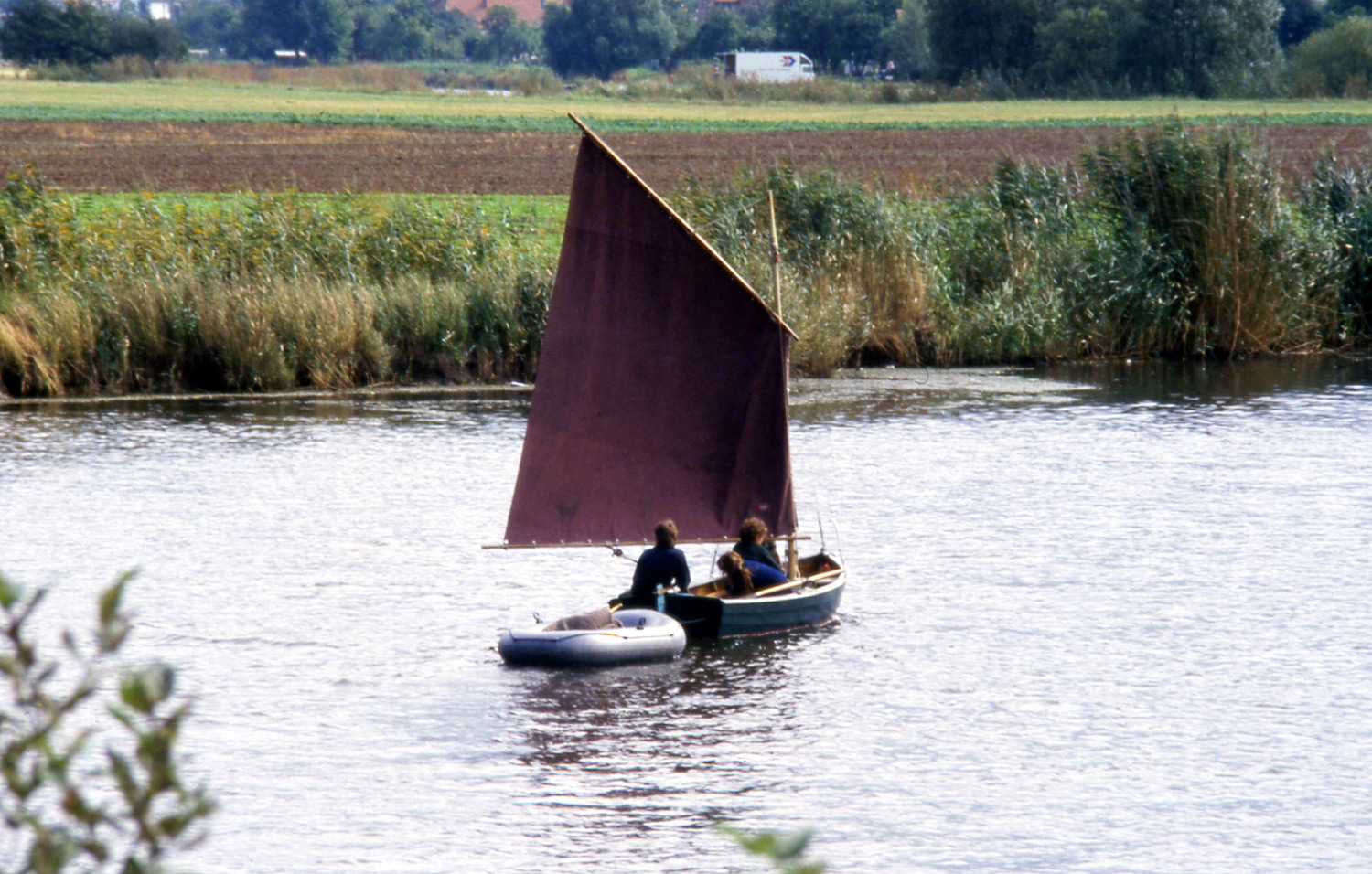 Text  : Flussfahrt mit Huhn 